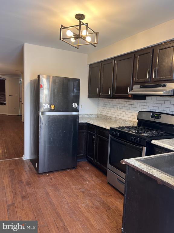 Photo - 2079 E Hagert St