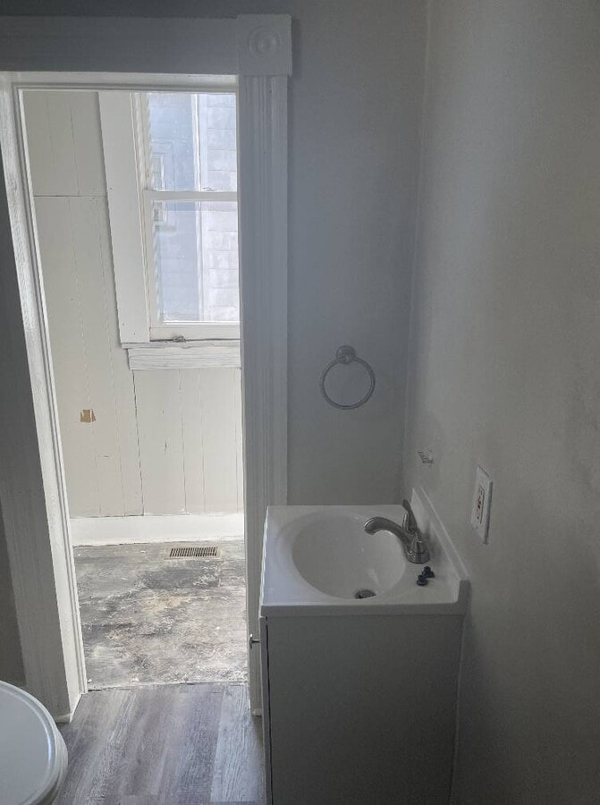 Photo - 683 Berryman Ave