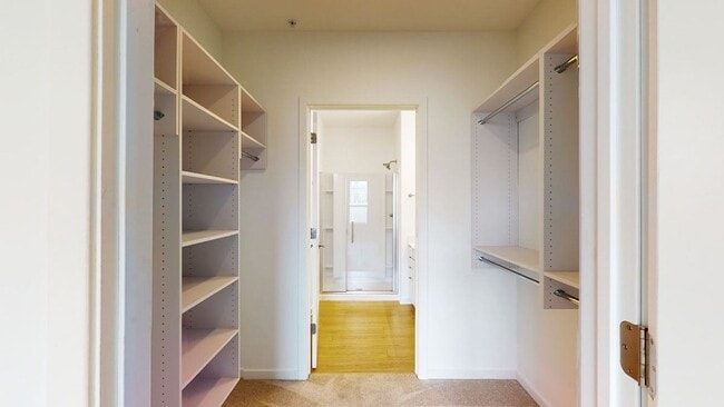 2BR, 2BA - 1,044SF - Closet