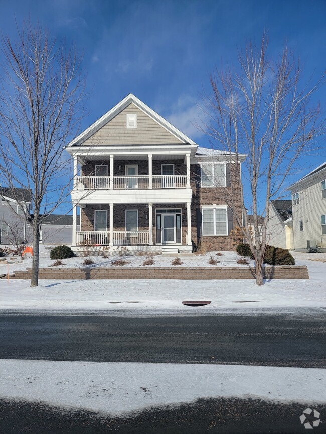 Building Photo - Check out this HUGE home in Maple Grove lo...