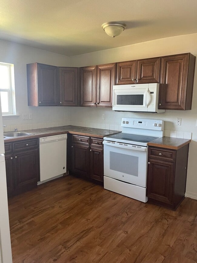Photo - 4-Bedroom Home with Open Floor Plan and Fenced Yard in Pasco - Your Perfect Retreat!