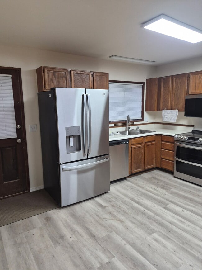 Photo - 988 NE Pennington Loop