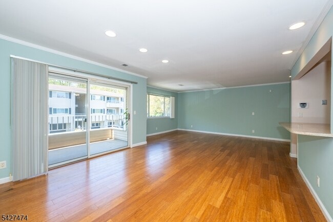 Photo - 50 W Lindsley Rd