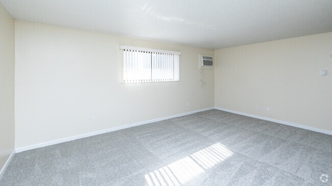 1BR, 1BA - 792SF - B - Living Room
