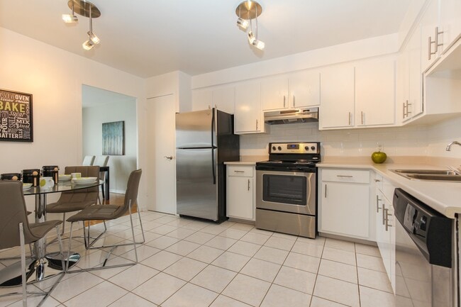 Photo - Les Tours Lakeshore