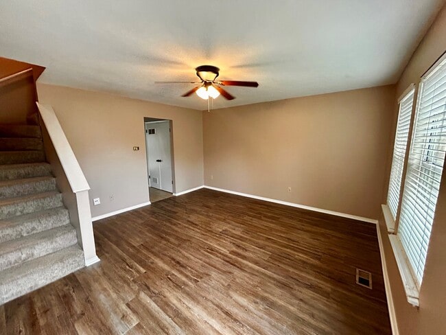 Photo - 225 N Smythe Ave