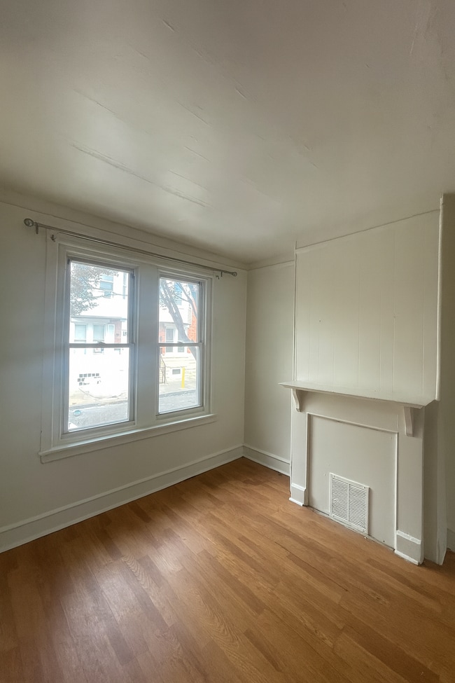 Photo - 128 W Wishart St