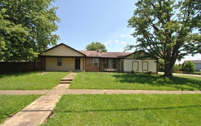 Building Photo - Available 07/27/26 - East Louisville 3 bed, 1.5 bath ranch on corner lot