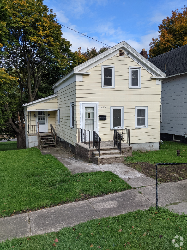 Building Photo - 239 E 9th St Rental