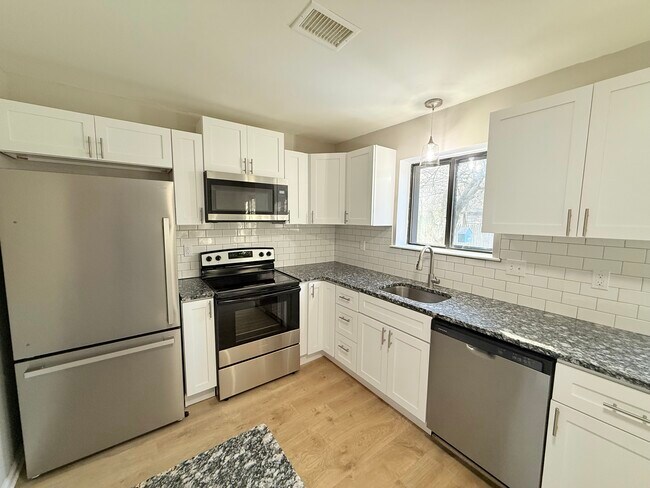 Photo - 104 Kelmar Ave