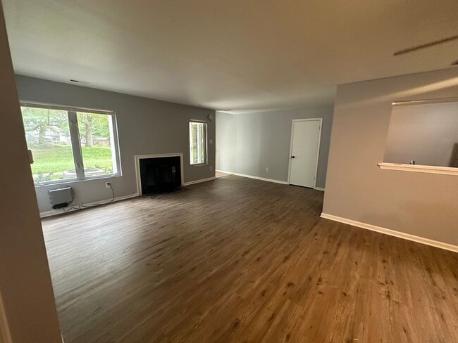 Photo - Crestwood 2 bed 1 bath Condo Available Now