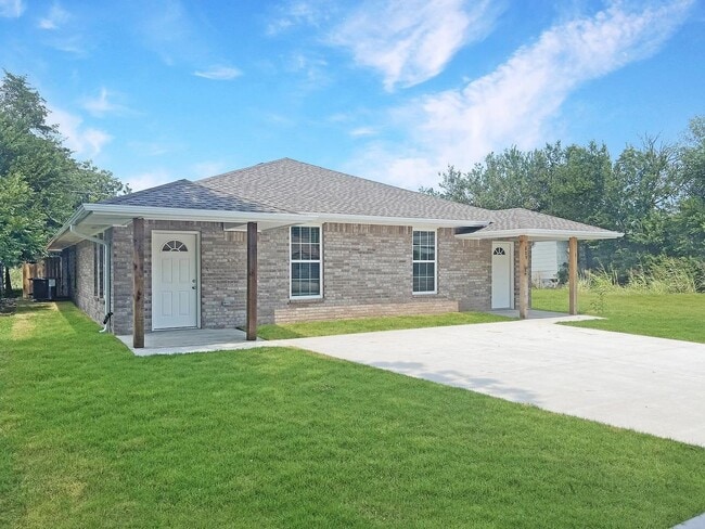 Photo - Stunning brand new 3BR/2BA duplex with mod...