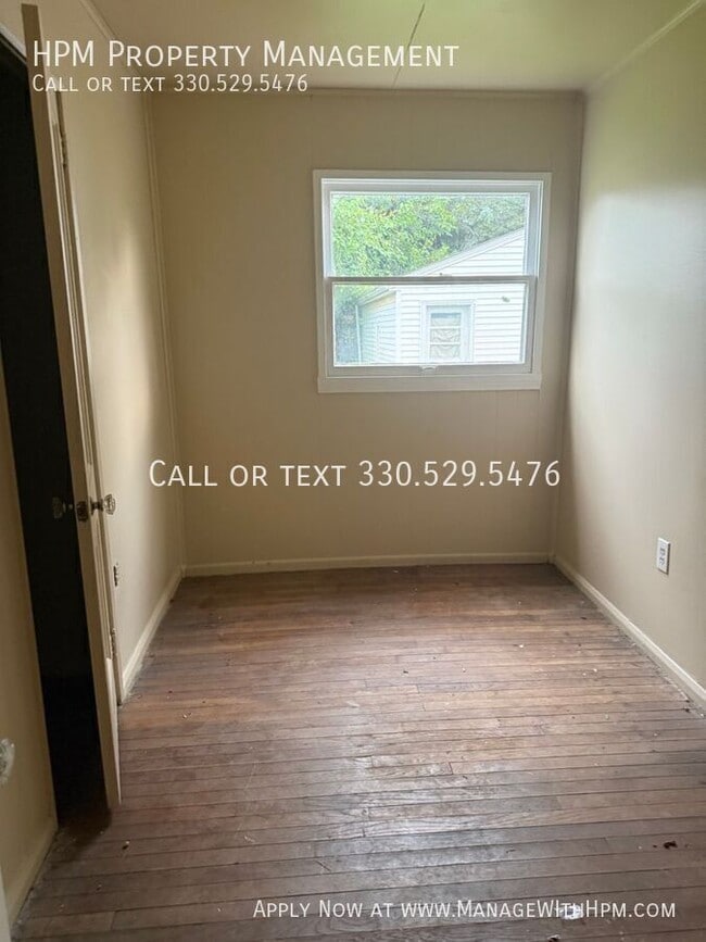 Photo - 1923 Bollinger Ave NE