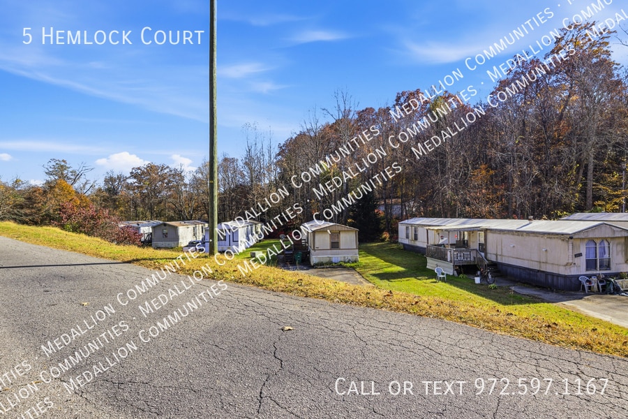 Photo - 5 Hemlock Ct