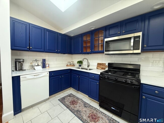 Photo - 883 Montauk Ave