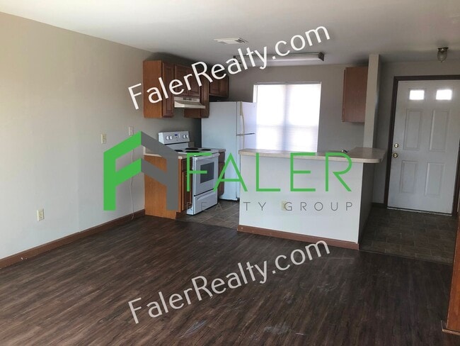 Photo - Spacious 2 Bed, 1.5 Bath Townhome