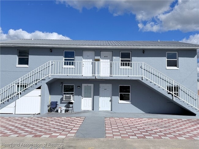 Building Photo - 4131 Commercial Dr Unit 4133