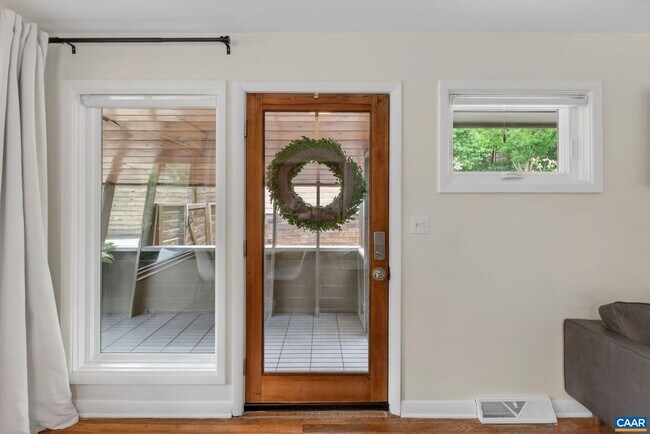 Photo - 1408 Baker St