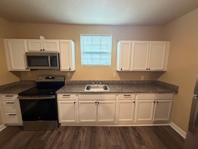 Building Photo - 772 Fremont St