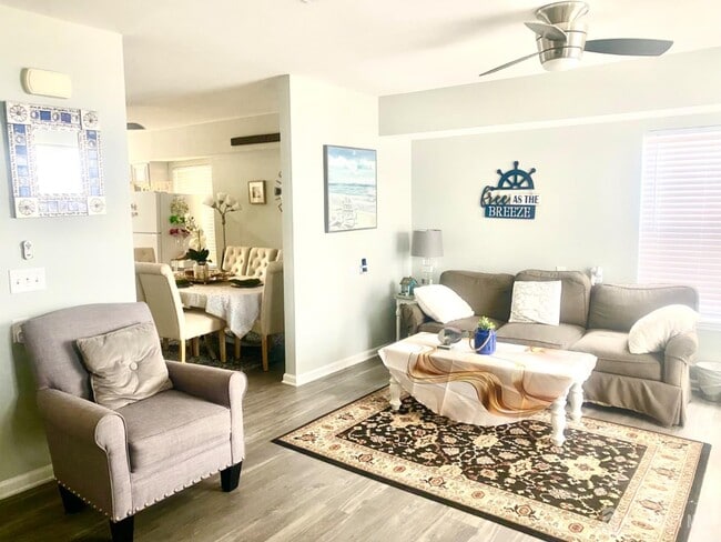 28 Bay Ave