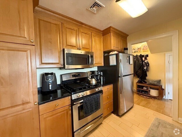 Building Photo - 10 Porter St Unit J Rental