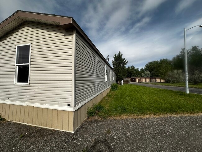 Photo - 40 Hartland St N