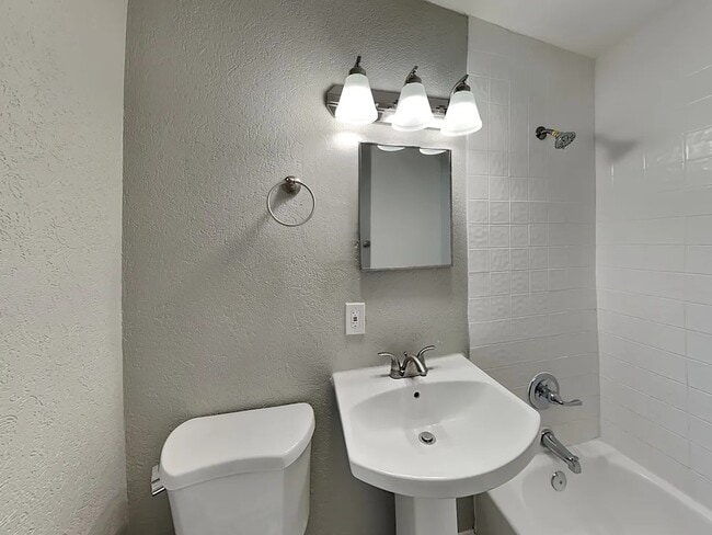 Photo - 11675 104th St