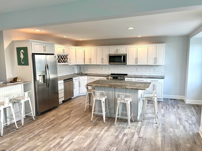 Building Photo - 6717 Atlantic Ave Unit 2