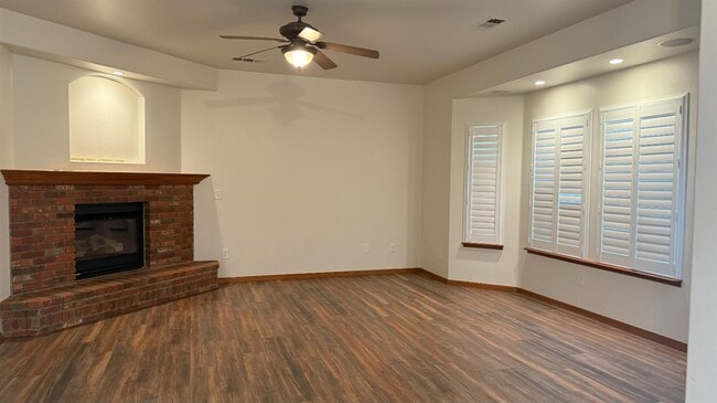 Photo - 521 Sherwood Ct