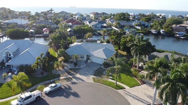 6612 Black Fin Way