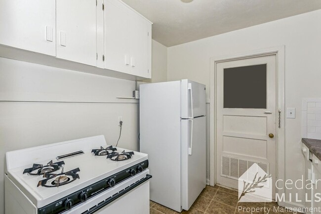 Photo - 1 Bedroom, Lawn and Trash Included