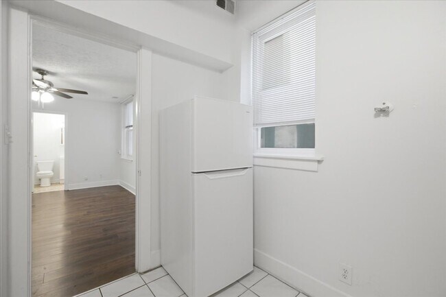 Photo - 3727 N Pine Grove Ave Unit 109