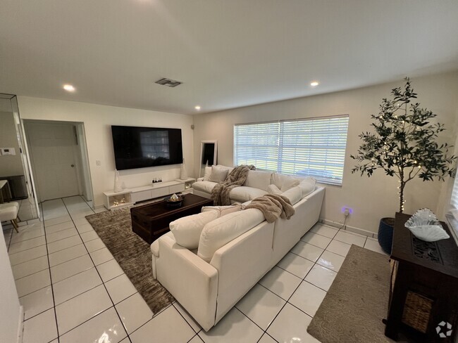 Building Photo - 3021 Albatross Rd Unit 3 Rental
