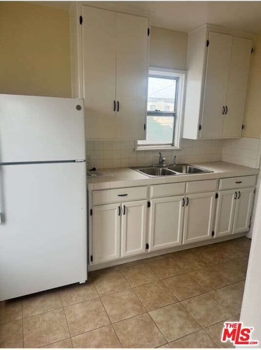 Photo - 900 W 69th St House