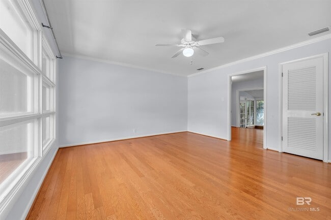 Photo - 252 Bayview St S