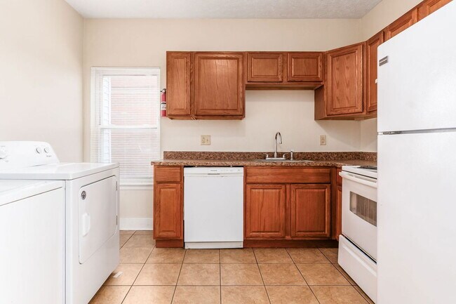 Photo - 1371 Summit St