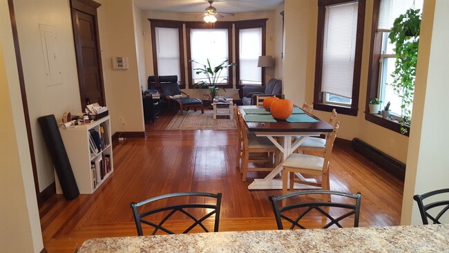 Building Photo - 78 Lawrence St Unit #1