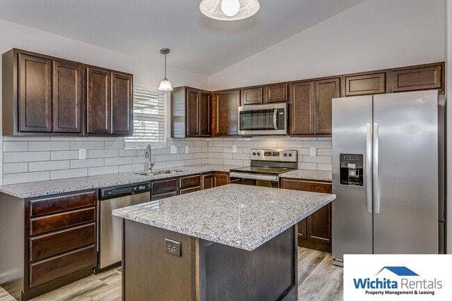 Photo - Newer 4 bed, 3 bath duplex!