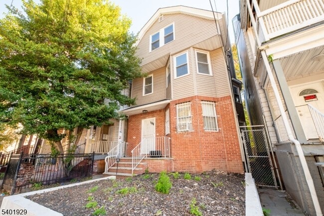 Building Photo - 166 Seymour Ave Unit 2