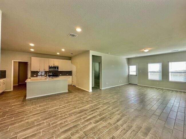 Photo - 140 Keltic Dr
