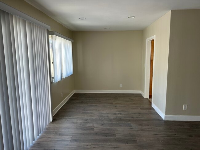 Dining area - 21035 Bryant St Unit 4