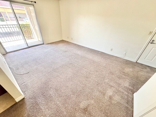 Photo - BEAUTIFUL 1 BEDROOM CONDO!