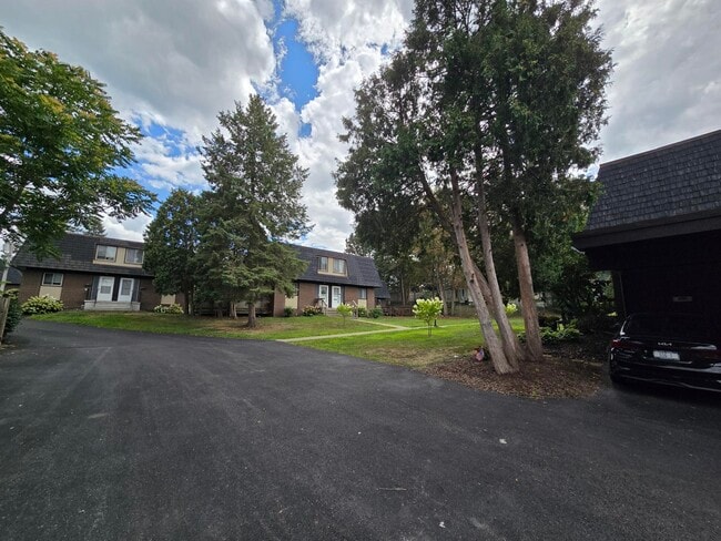 Photo - 219 Dewitt St