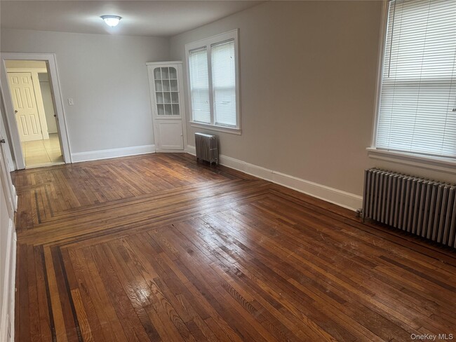 Photo - 267 Schenck Ave Unidad Apt# Right
