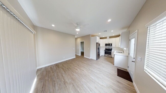 Photo - 4BD/2BA, Private Yard!!