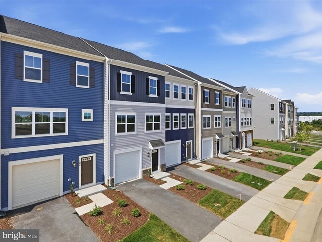 Photo - 124 SWANSONG Pl