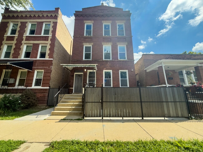 Building Photo - 1015 N Lawndale Ave Rental
