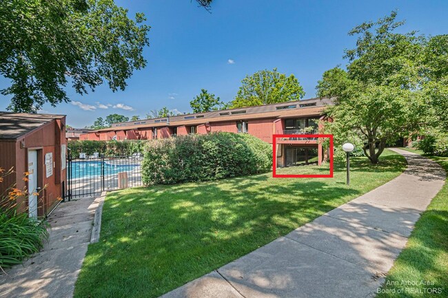 Poolside Unit - 2401 Packard St Unit 31D