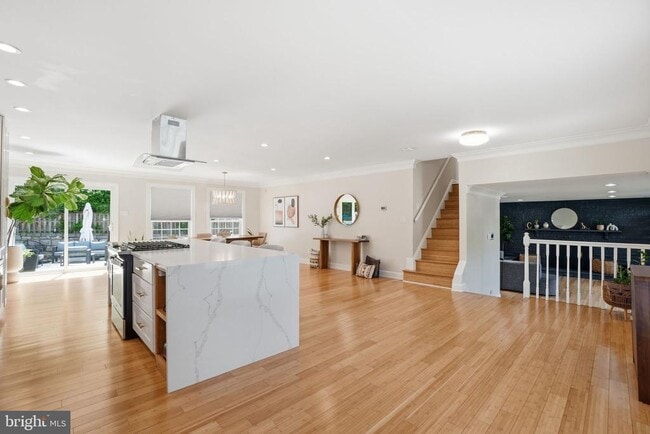 Photo - 510 Moat Way