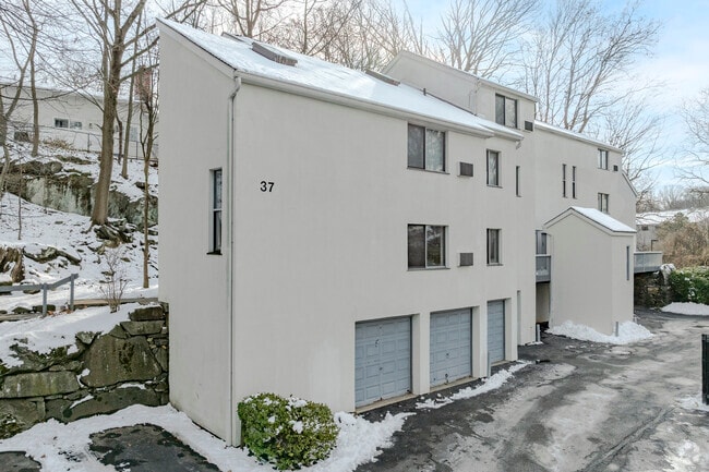 Putnam Green - Garaged Units